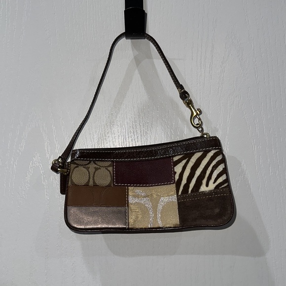 Coach wristlet - Picture 2 of 5